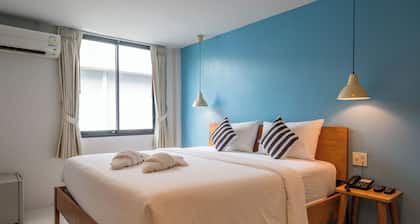 Tiya House Rooms & Cafe