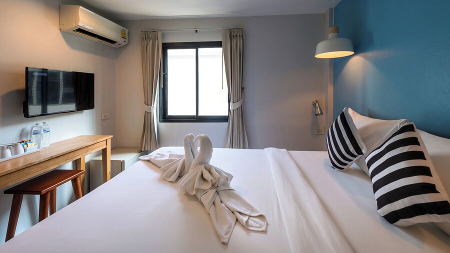 Tiya House Rooms & Cafe