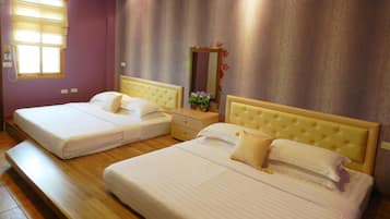 Desk, soundproofing, rollaway beds, free WiFi