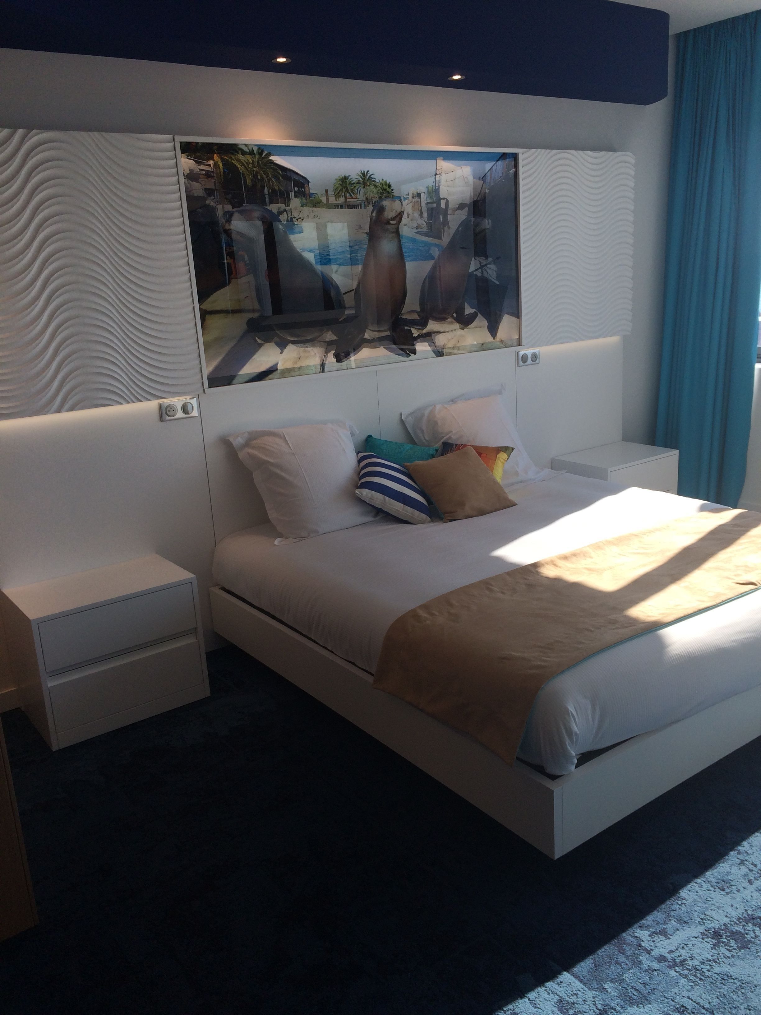 Premium bedding, in-room safe, desk, laptop workspace