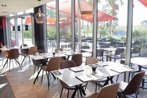 Café da manhã, almoço e jantar