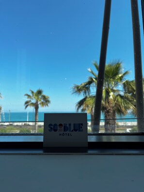 Kamer, 1 twee- of 2 eenpersoonsbedden, uitzicht op zee | Uitzicht op strand/zee