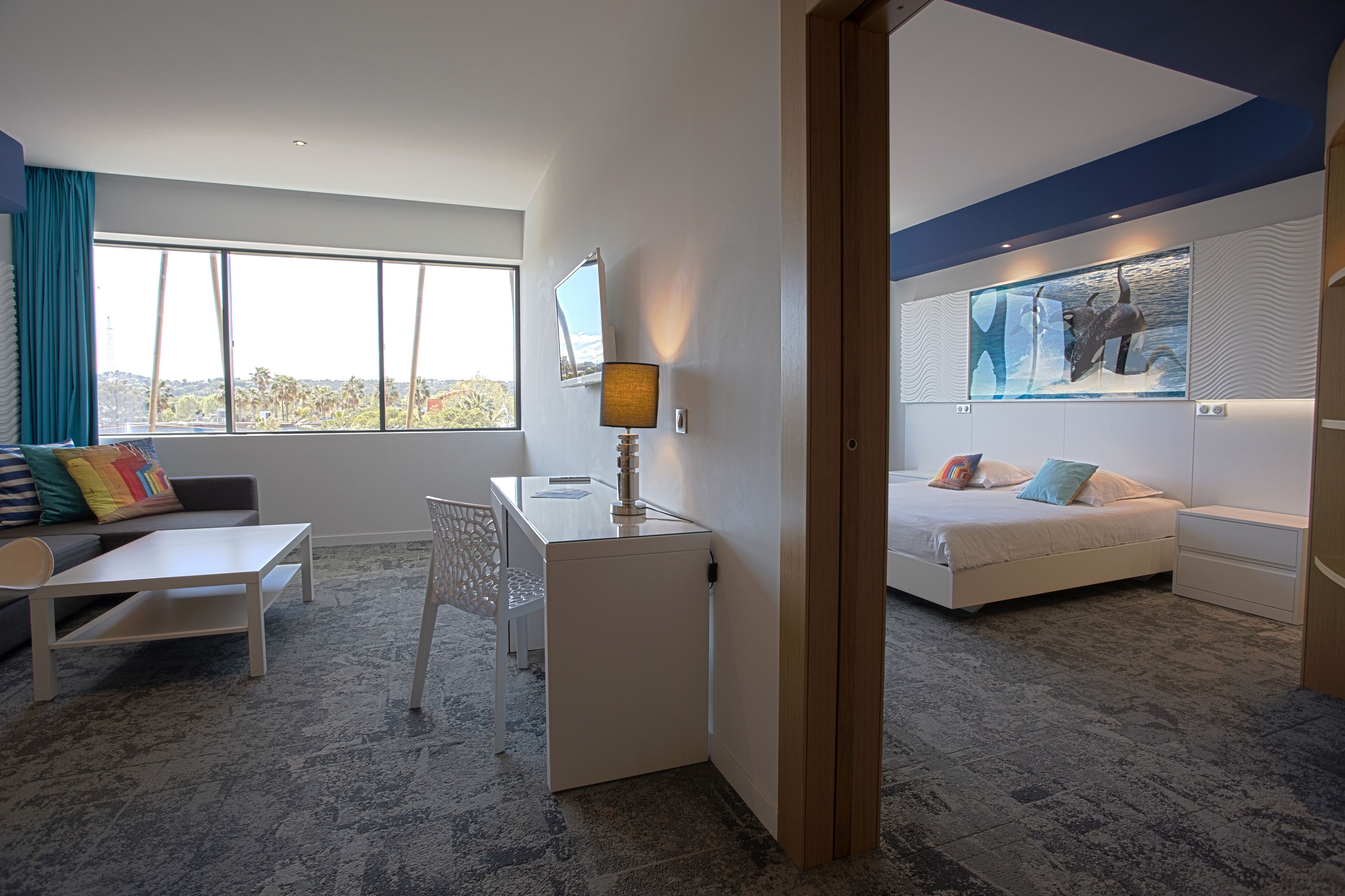 suite | premium bedding, in-room safe, desk, laptop workspace