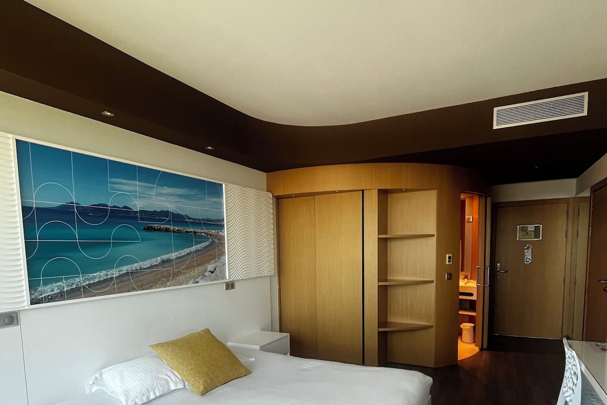 Literie de qualité supérieure, coffres-forts dans les chambres, bureau