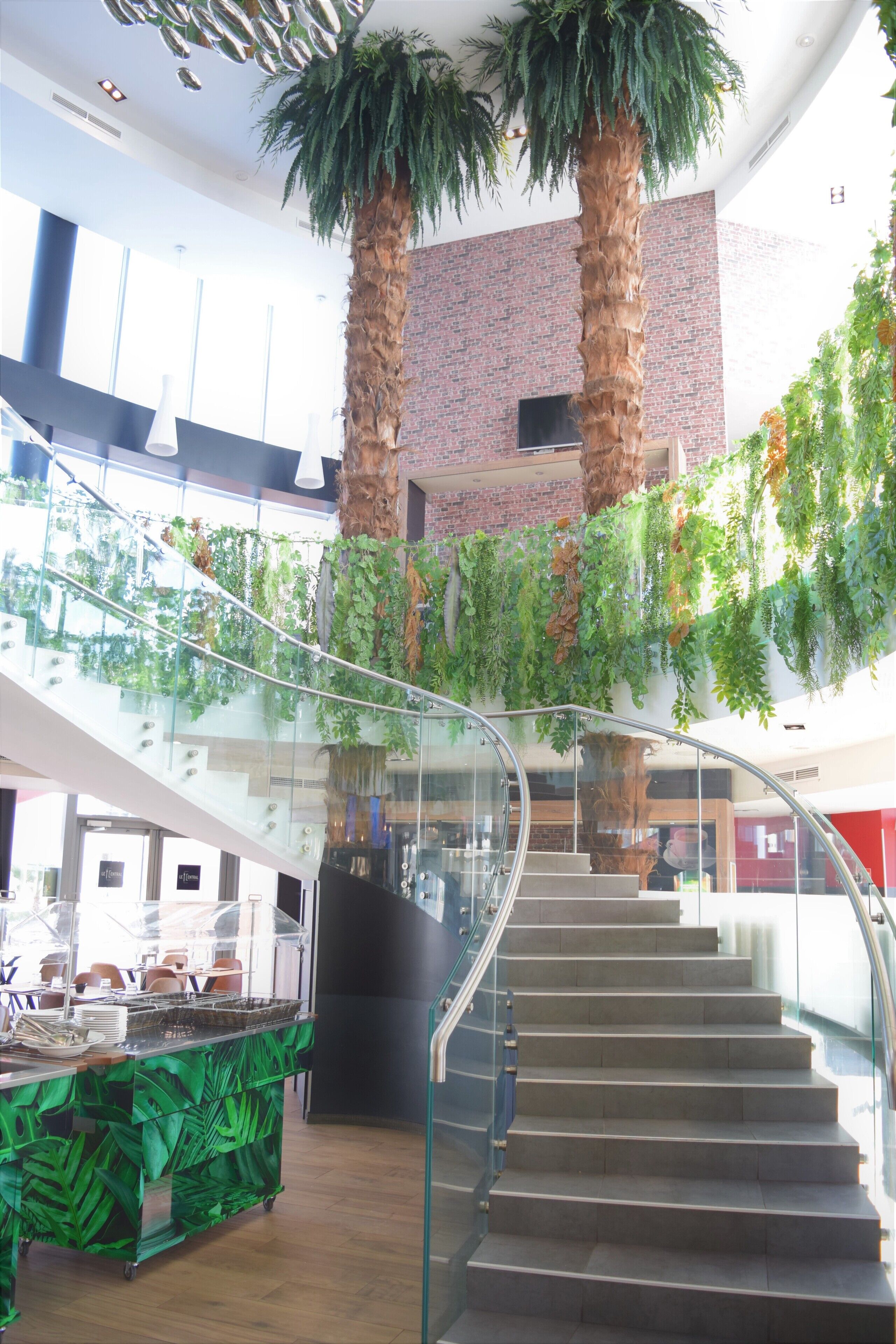 Breakfast, lunch and dinner served