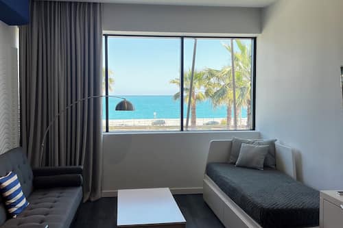Suite | Premium bedding, in-room safe, desk, laptop workspace