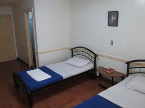 Chambre Standard avec lits jumeaux | Bureau, rideaux occultants, Wi-Fi gratuit