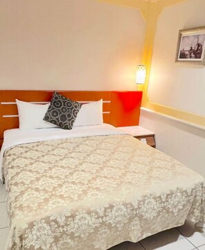 Run of House Room for 2 People | Minibar, individually decorated, individually furnished, blackout drapes - Hua Guo Hotel (Keelung)