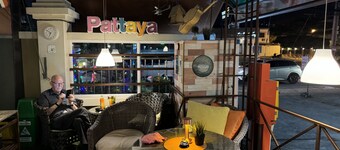 Aromdee Apartment