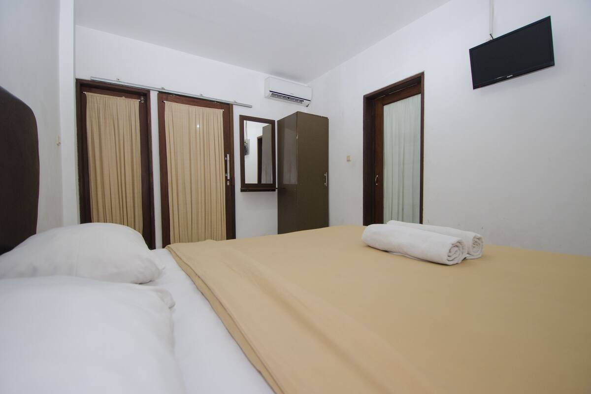 Standard Room | Desk, rollaway beds (surcharge), WiFi (free)