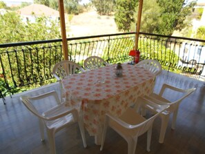 Lägenhet - 2 sovrum - balkong - utsikt mot trädgården | Balkong