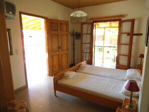 Căn hộ, 2 phòng ngủ, ban công, quang cảnh vườn | Nệm cao su hoạt tính (memory foam), trang trí khác biệt