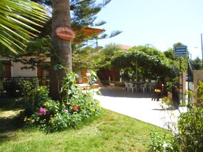 Garden - Villa Xenos Studios & Apartments (Zakynthos)
