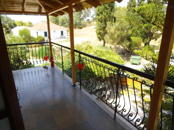 Lägenhet - 2 sovrum - balkong - utsikt mot trädgården | Balkong