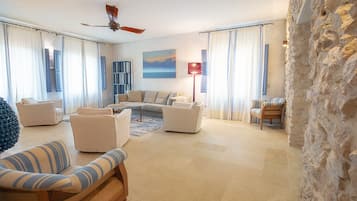 Habitación Royal, 4 habitaciones, terraza | 1 dormitorio, ropa de cama de alta calidad, edredones de plumas