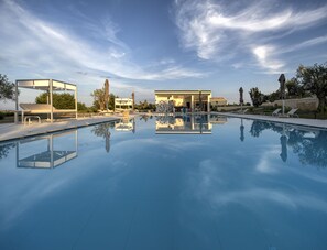 Outdoor pool, free cabanas, pool umbrellas
