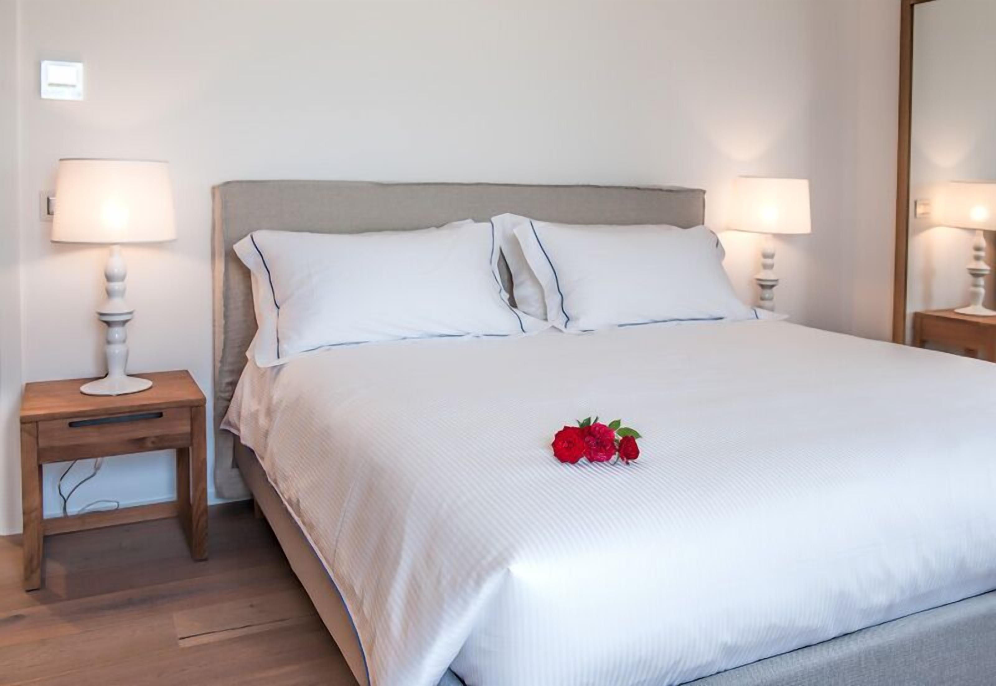 Premium bedding, down duvets, minibar, in-room safe