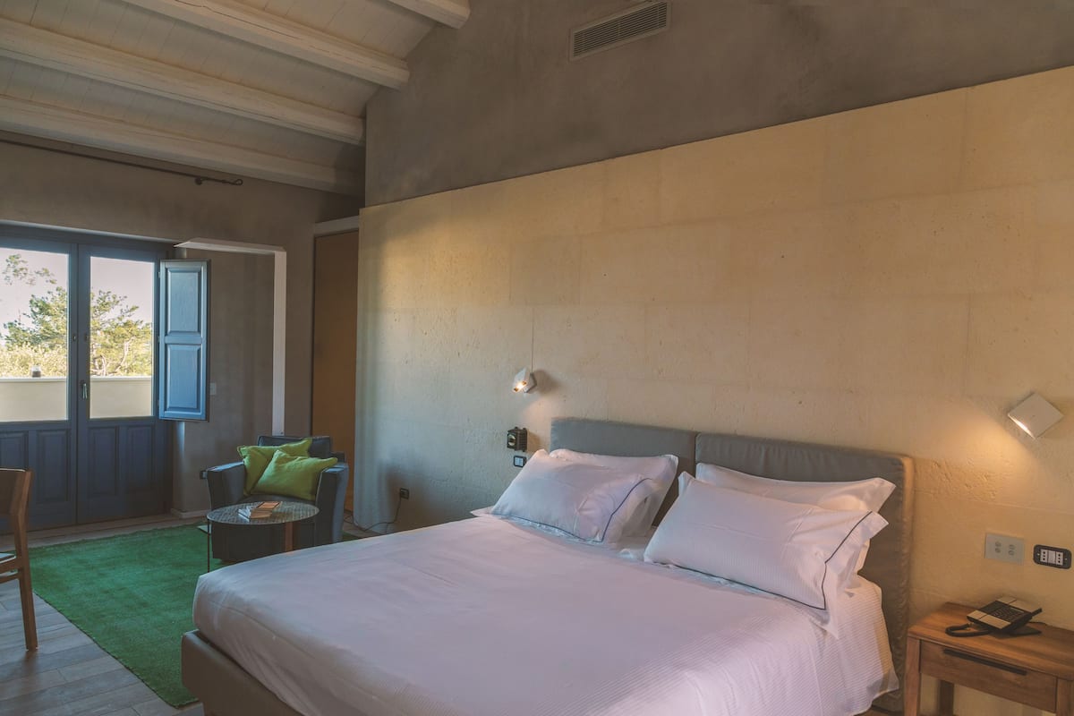 1 bedroom, premium bedding, down duvets, minibar
