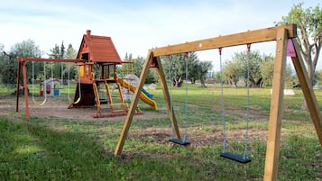 Children’s play area – outdoor