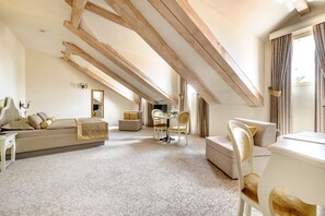 Junior Suite | Literie de qualité supérieure, minibar, coffres-forts dans les chambres