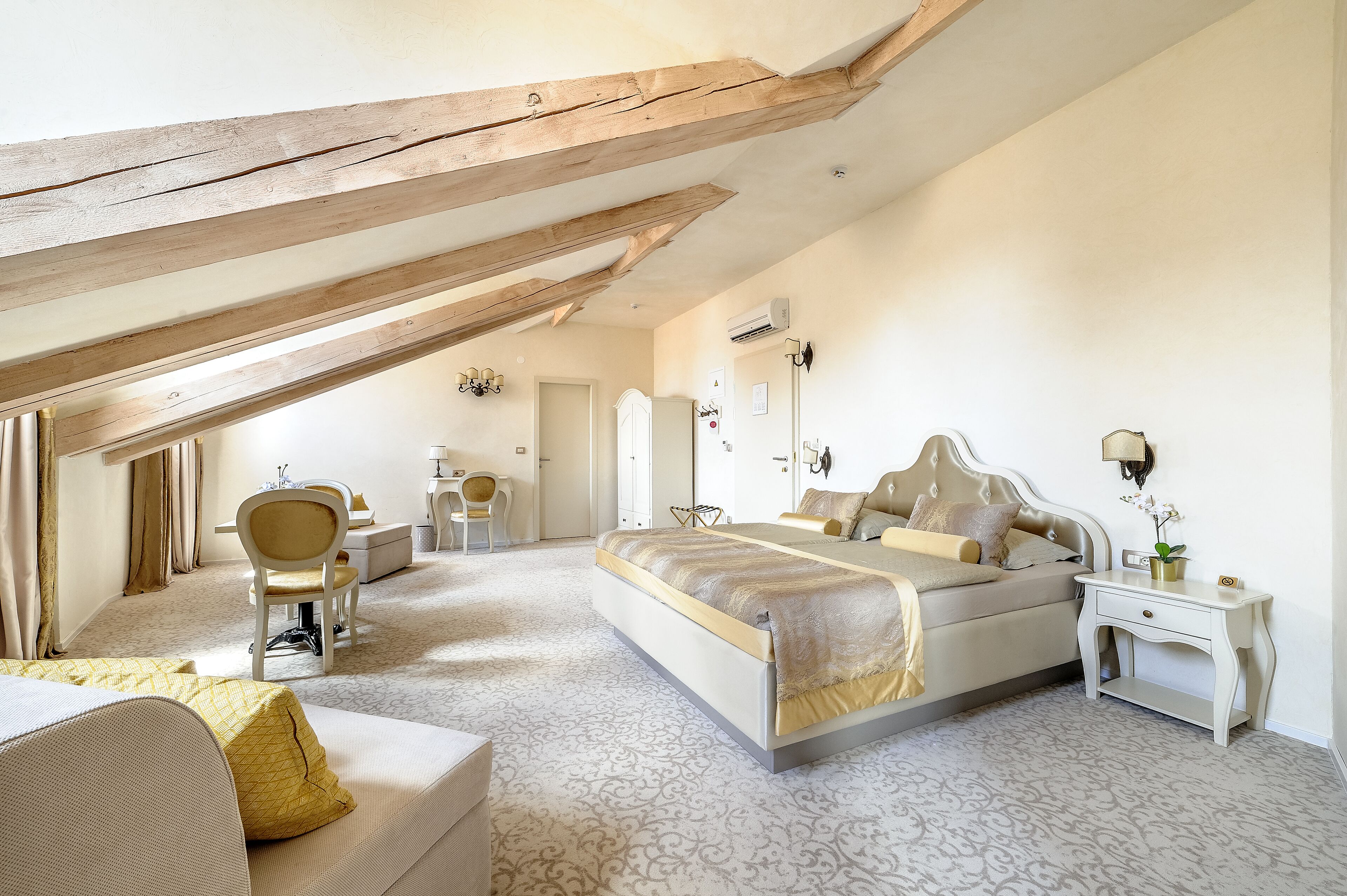 Junior Suite | Premium bedding, minibar, in-room safe, individually decorated