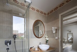 Classic Double Room | Bathroom - Heritage Hotel Life Palace (Sibenik)