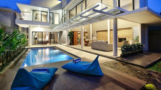 A modern two-story house with a swimming pool, outdoor seating, and a patio area. - Bellevue Heritage Villas Nusa Dua (Nusa Dua)