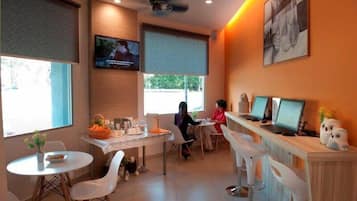 Enjoy meals at the round dining table, work at the bar counter, and unwind with the TV.