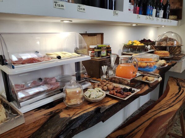 Tägliches inbegriffenes Frühstücksbuffet