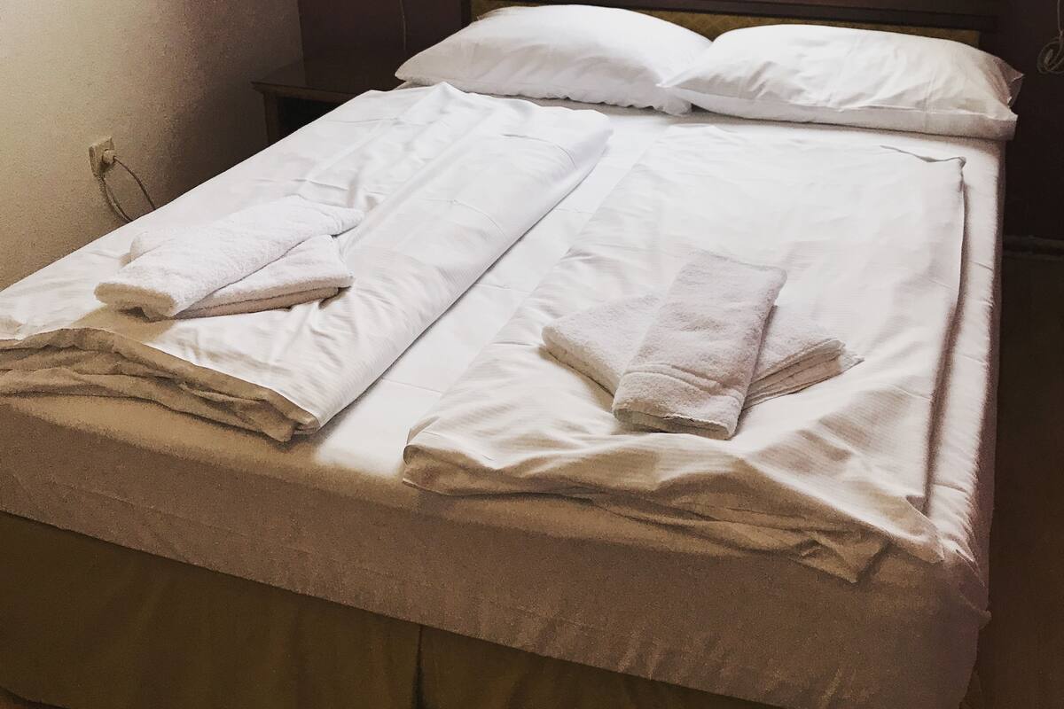 Singola Classic, 1 camera da letto, non fumatori, bagno privato | Una cassaforte in camera, una scrivania, ferro/asse da stiro