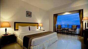 1 chambre, minibar, coffres-forts dans les chambres, bureau