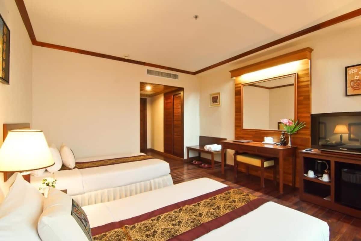 Superior Twin Room, City View | 1 bedroom, minibar, in-room safe, desk