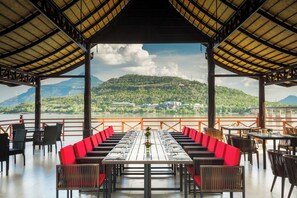 3 restaurantes; se sirve desayuno, almuerzo y cena