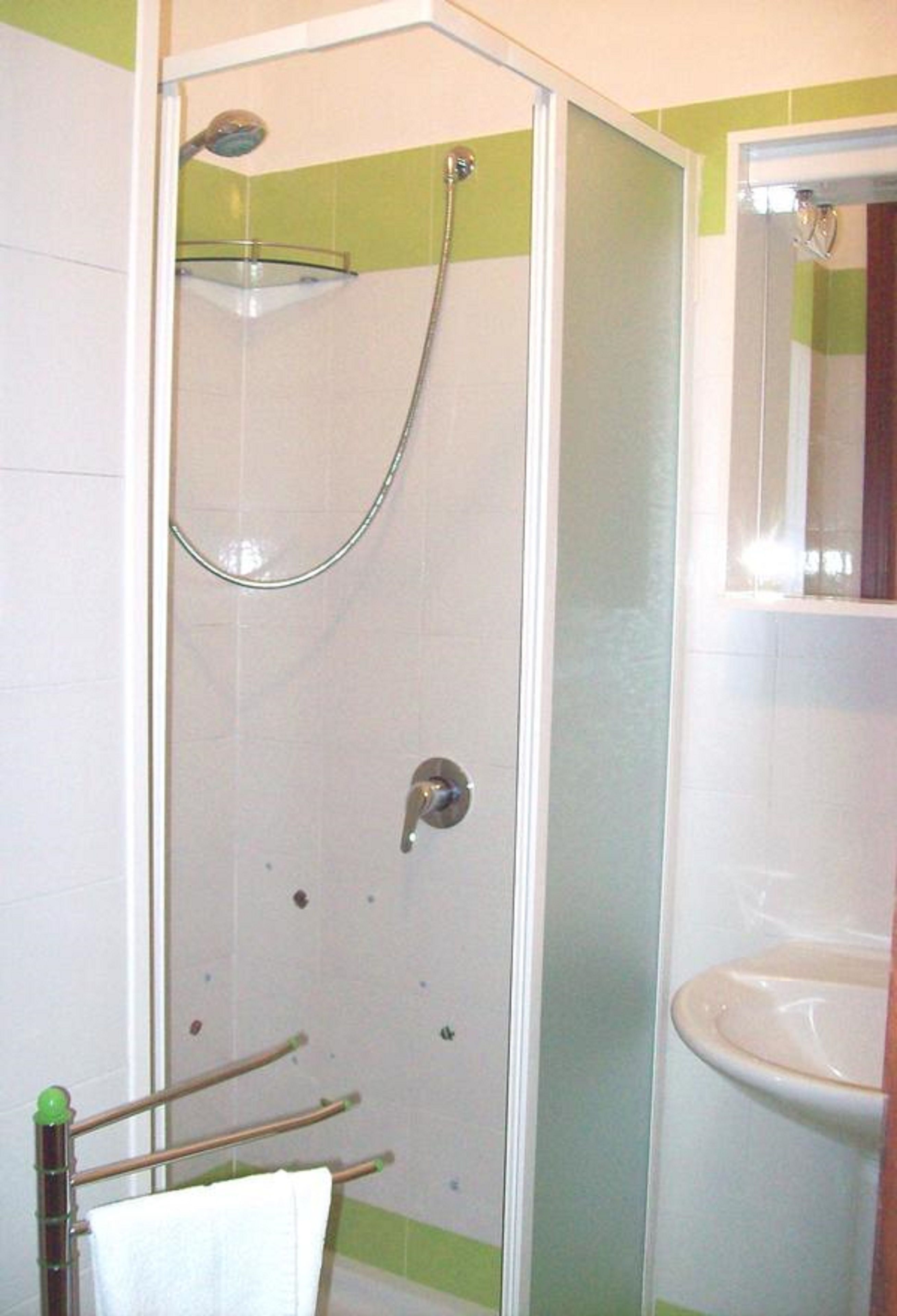 Triple Room | Bathroom shower