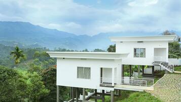 1 bedroom, premium bedding, pillow-top beds, minibar
