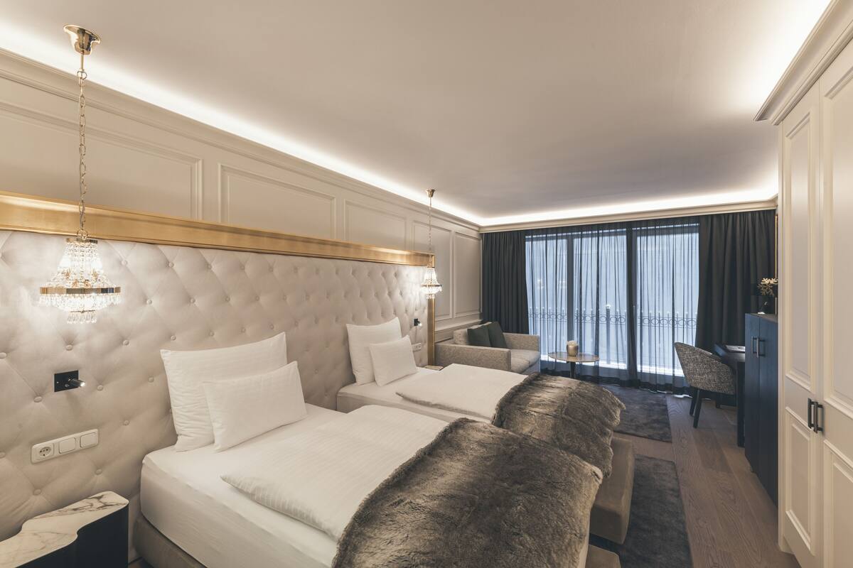 Phòng đôi Superior, quang cảnh sân vườn | Bộ đồ giường cao cấp, chăn bông, minibar, két bảo mật tại phòng