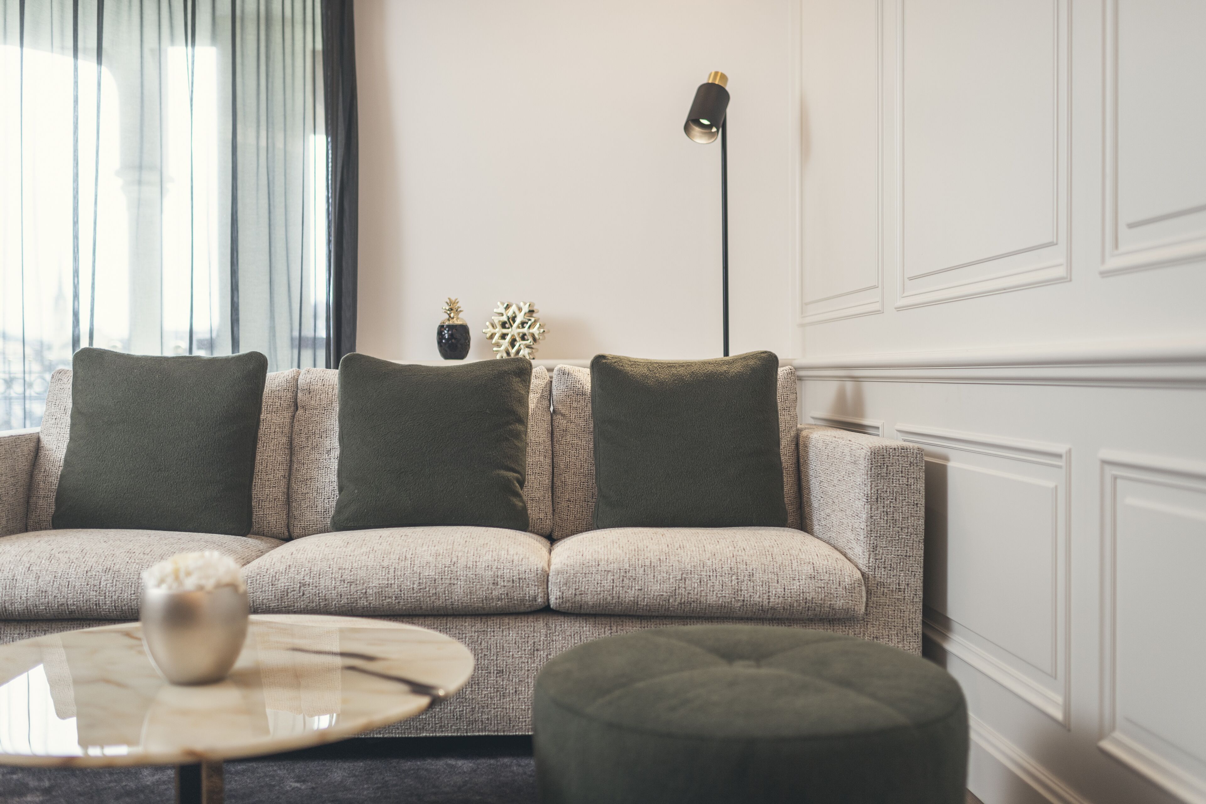 comfort apartment | living room | flat-screen tv