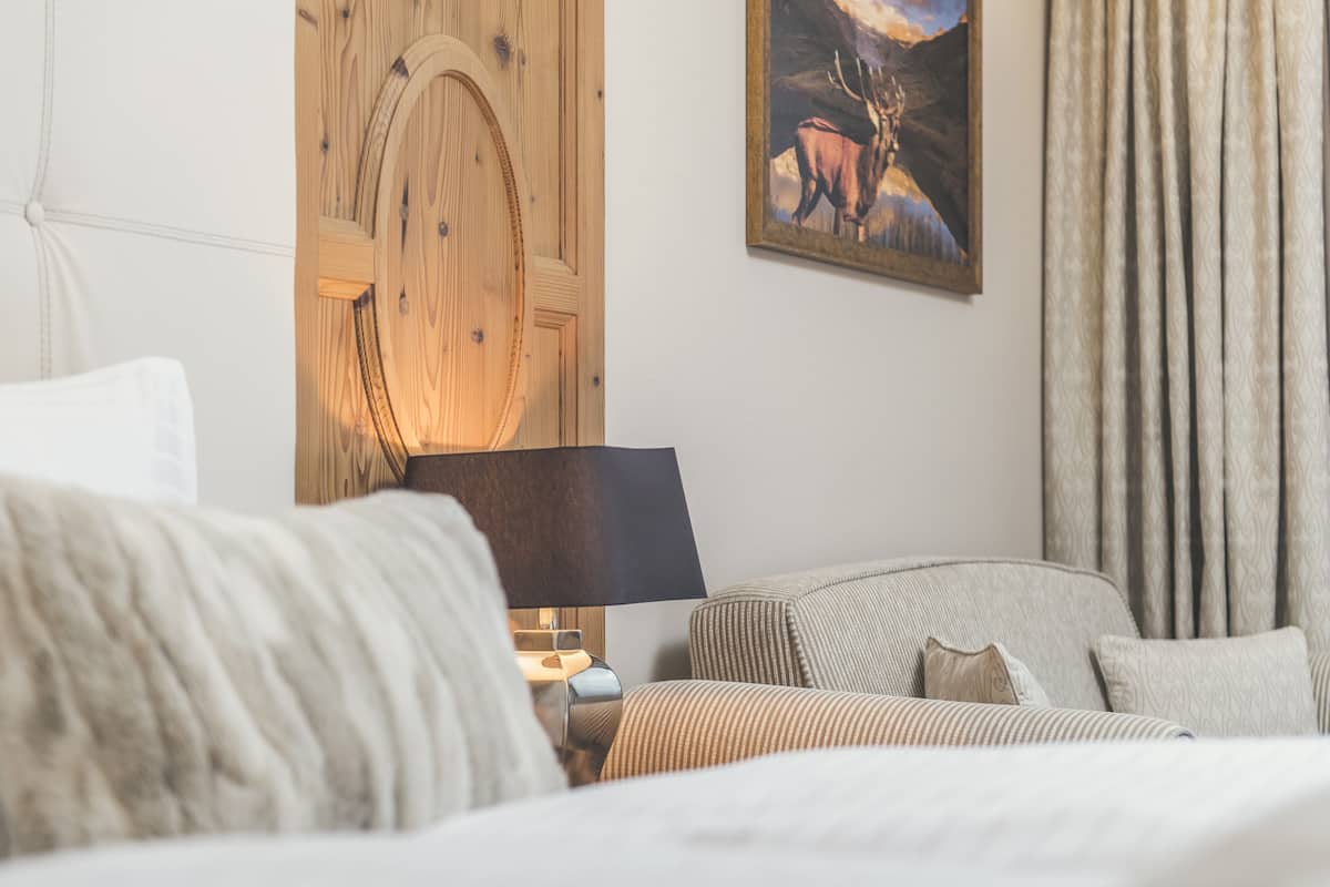 Luxe beddengoed, donzen dekbedden, een minibar, een kluis op de kamer