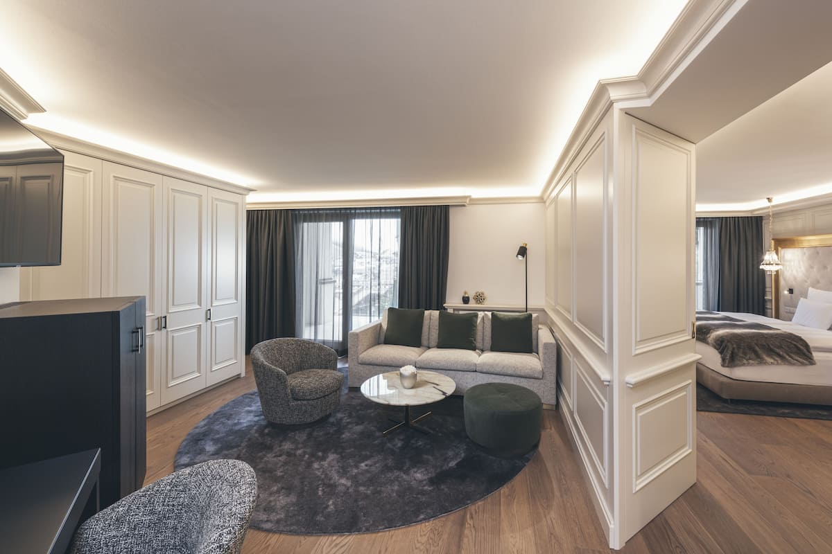 comfort apartment | living area | flat-screen tv