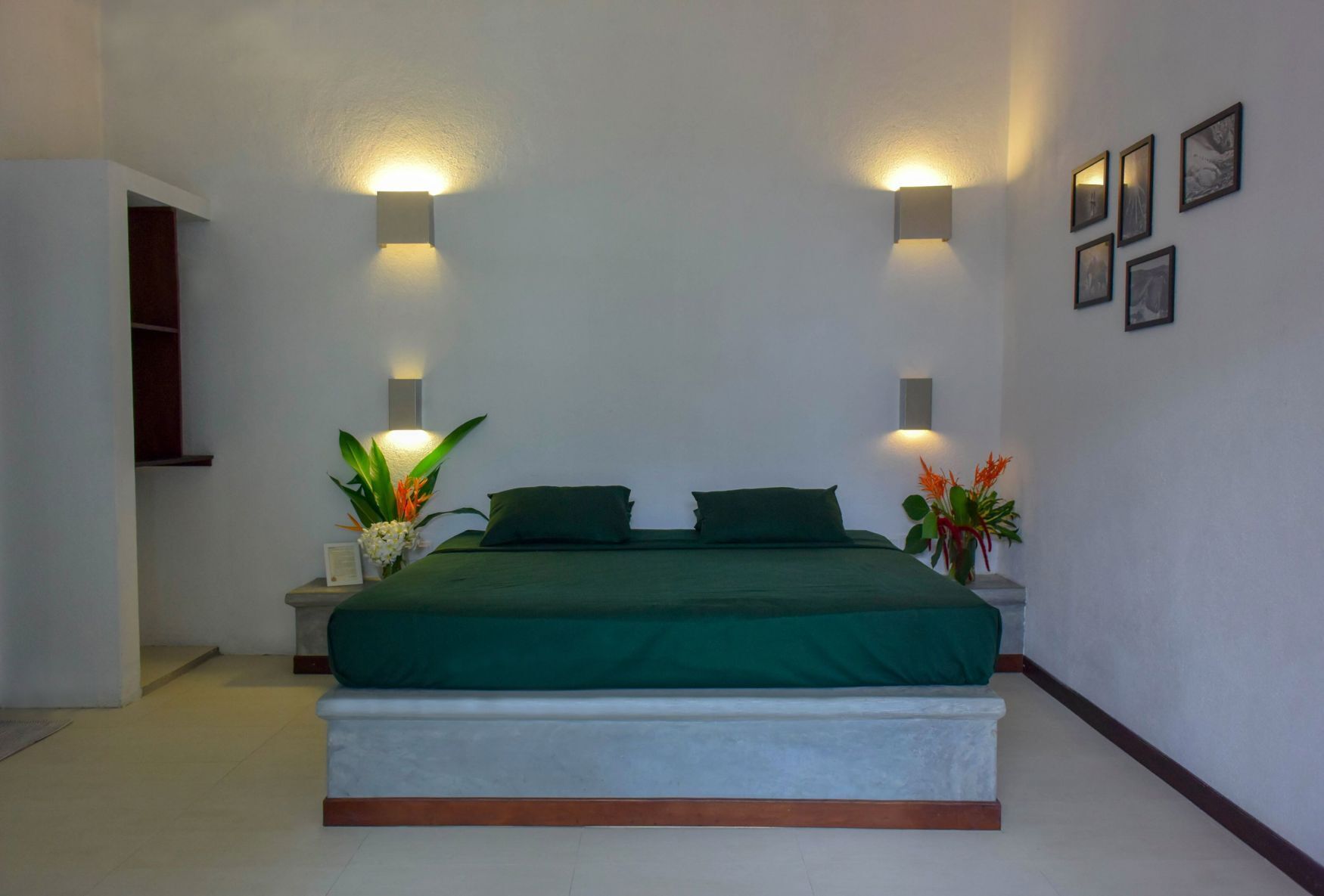 Minibar, in-room safe, desk, iron/ironing board