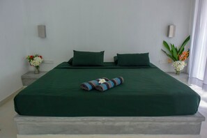 Habitación Deluxe con 1 cama matrimonial o 2 individuales, 1 habitación, para fumadores | Minibar, caja de seguridad en la habitación y escritorio 