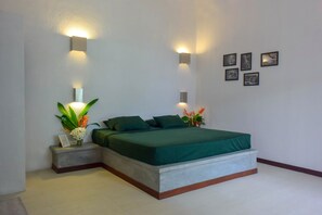 华丽双人房或双床房, 1 间卧室, 无烟房, 海滨 | 迷你吧、客房内保险箱、办公桌、熨斗/熨衣板