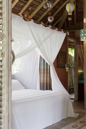 Romantic Cabin, 1 Bedroom, Kitchen, Garden View | Egyptian cotton sheets, premium bedding, minibar, in-room safe - Casas da Vila (Porto Seguro)