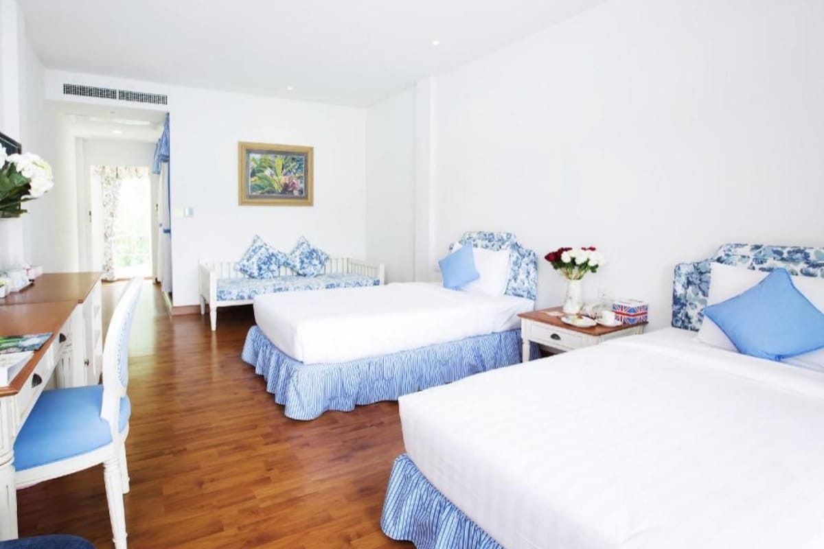 Minibar, in-room safe, desk, free cots/infant beds