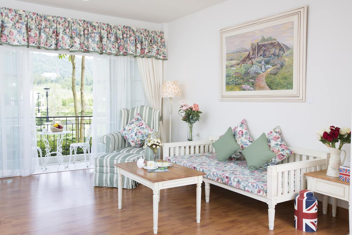 mini suite room | living area | 42-inch lcd tv with cable channels, tv