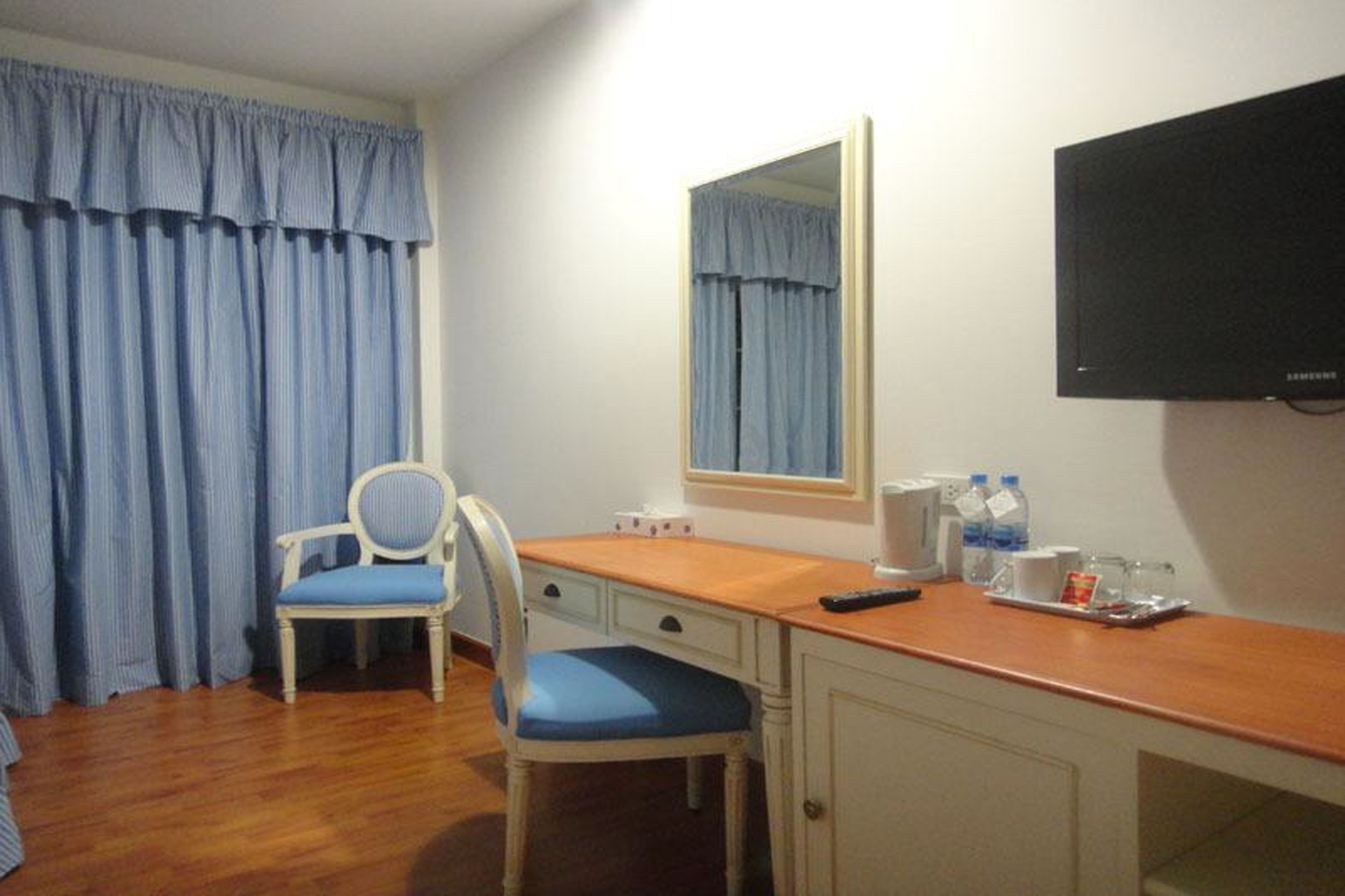 superior room | minibar, in-room safe, desk, free cots/infant beds