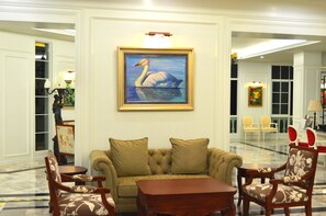 Lobby sitting area - Kensington English Garden Resort Khaoyai (Pak Chong)