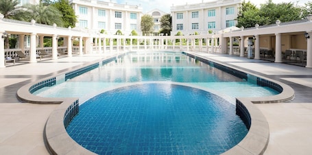Outdoor pool. Kensington English Garden Resort Khaoyai