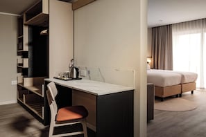 Suíte luxo, 2 quartos, vista para a cidade | 1 quarto, cofres nos quartos, Wi-Fi de cortesia, roupa de cama
