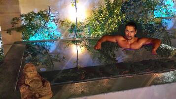 Indoor spa tub